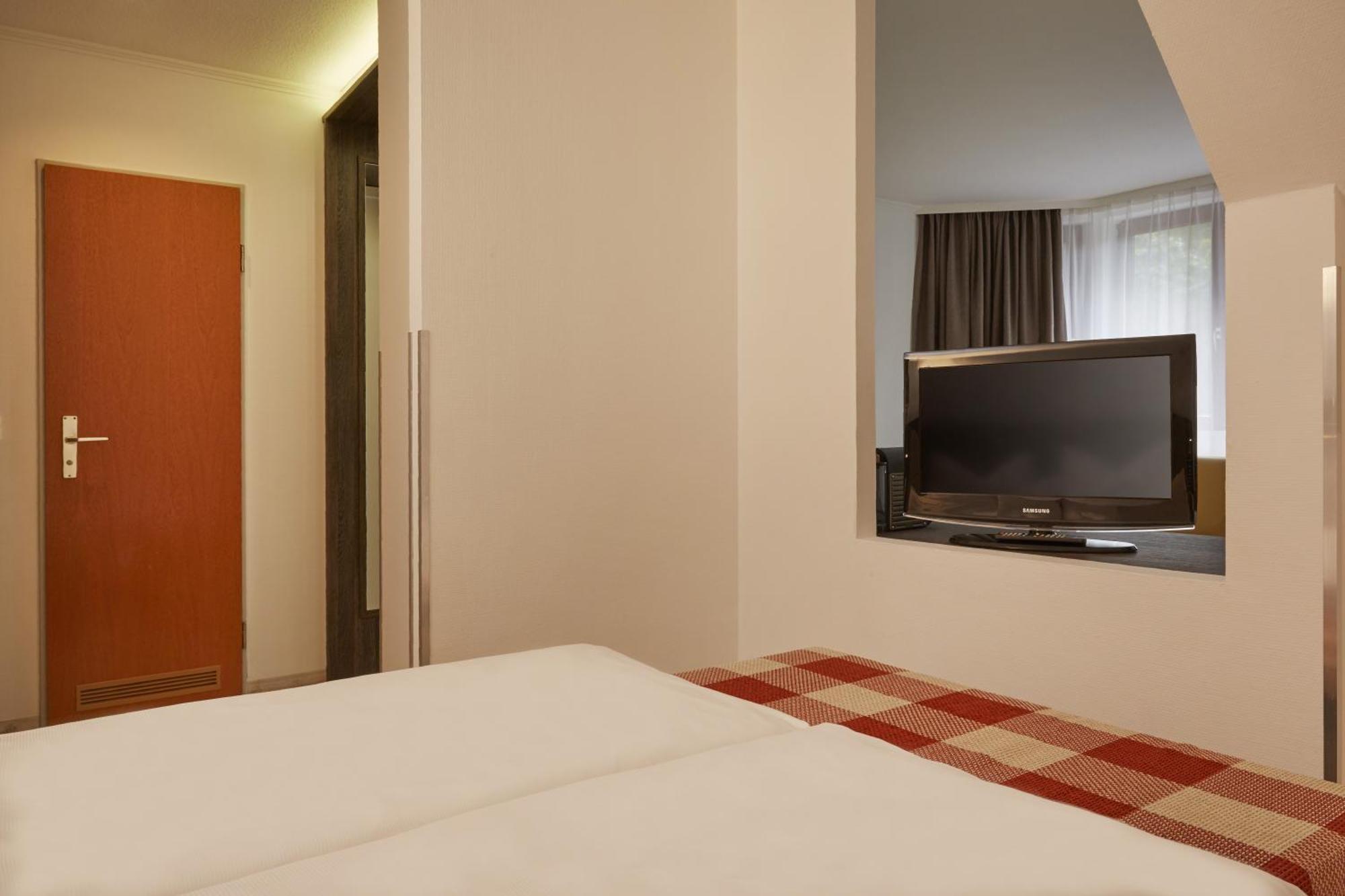 H+ Hotel 4*