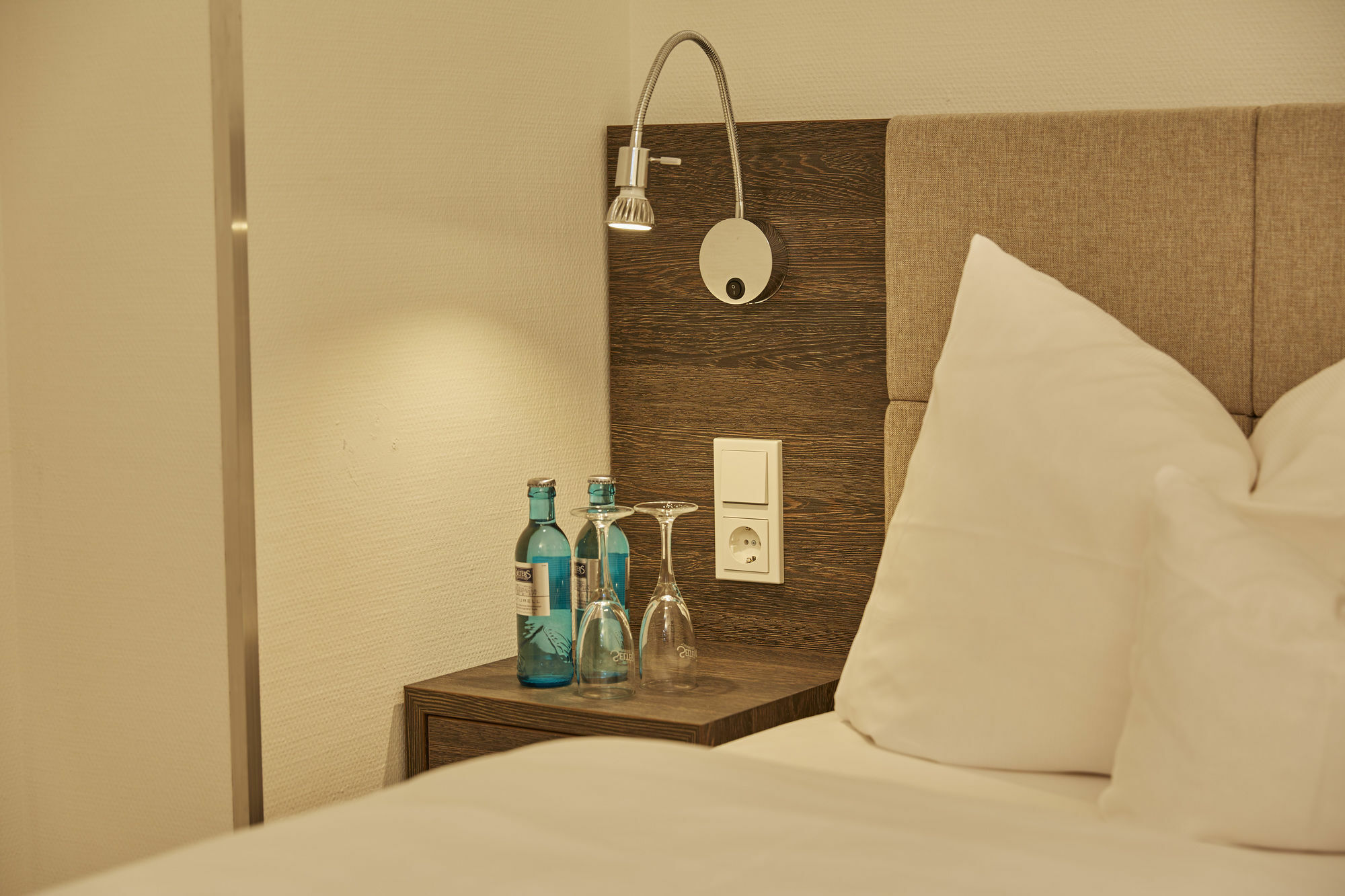 Hotel H+