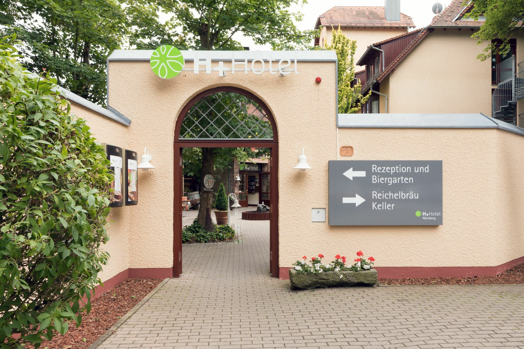H+ Hotel 4*